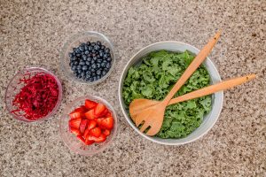 kale berry salad ingredients